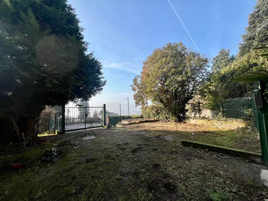 Immagine 8 di Appartamento in vendita  in Contrada California 17 a Cocquio-Trevisago