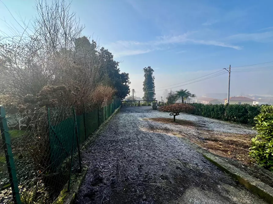 Immagine 13 di Appartamento in vendita  in Contrada California 17 a Cocquio-Trevisago