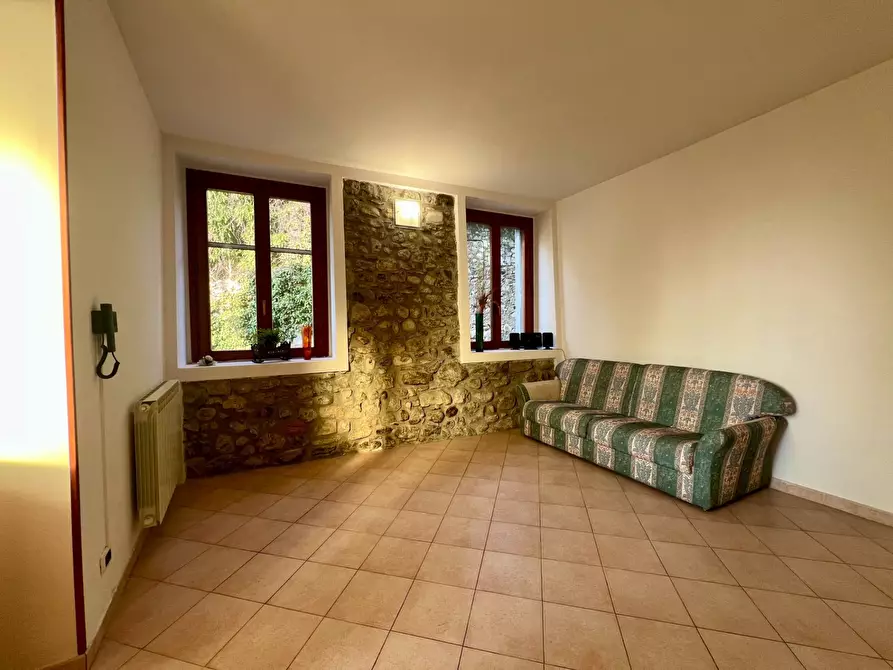 Immagine 1 di Appartamento in vendita  in Contrada California 17 a Cocquio-Trevisago