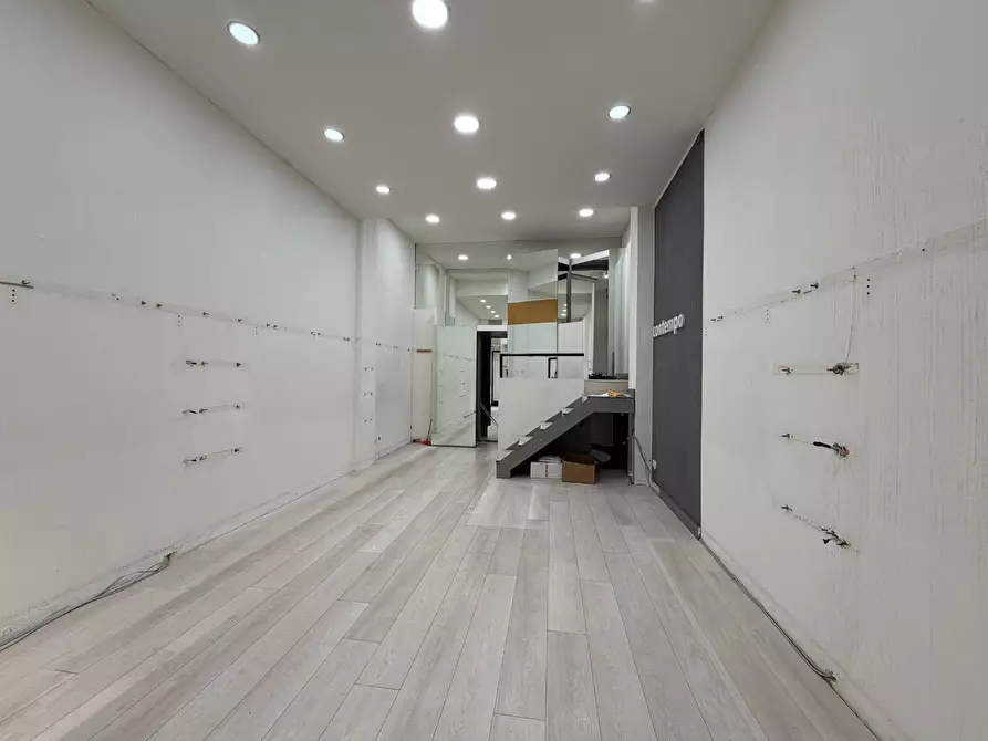 Immagine 5 di Locale commerciale in vendita  in Via Vittorio veneto 9 a Varese