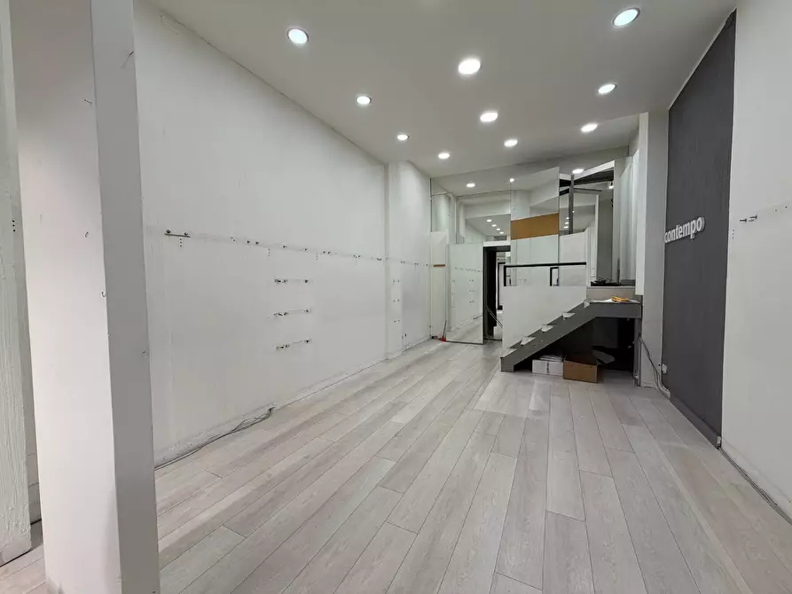 Immagine 11 di Locale commerciale in vendita  in Via Vittorio veneto 9 a Varese