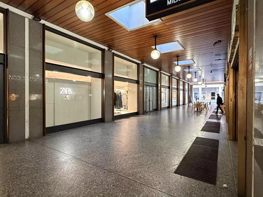 Immagine 22 di Locale commerciale in vendita  in Via Vittorio veneto 9 a Varese