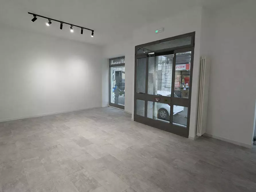 Immagine 2 di Locale commerciale in affitto  in Via Cavour a Varese