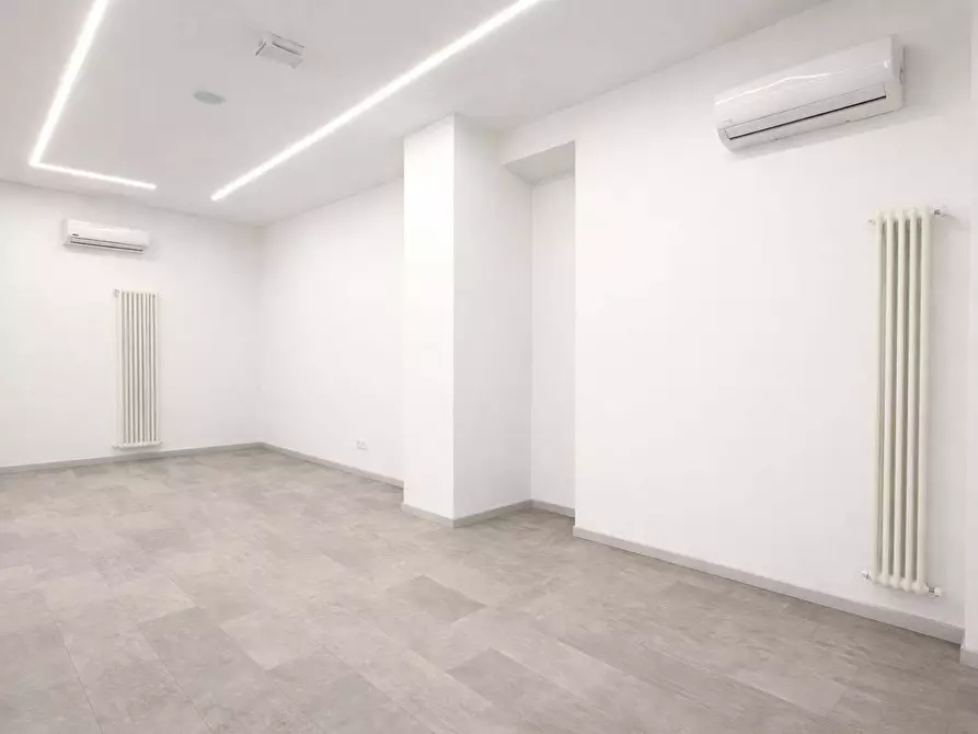 Immagine 4 di Locale commerciale in affitto  in Via Cavour a Varese