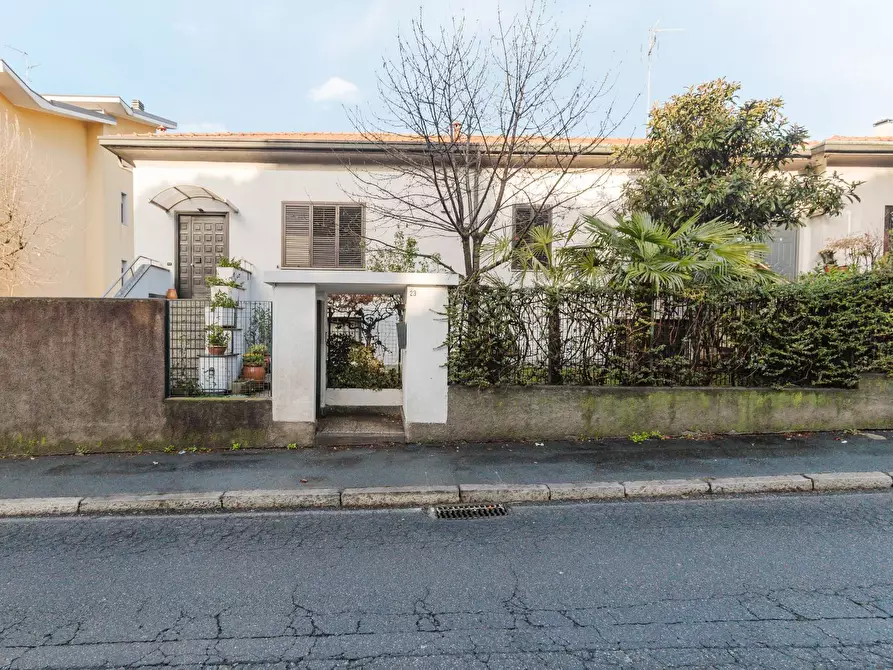 Immagine 2 di Villa in vendita  in Via Cadorna 23 a Legnano