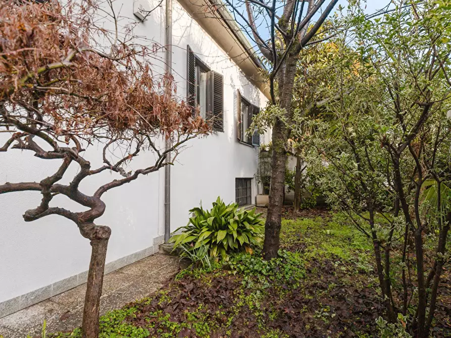 Immagine 7 di Villa in vendita  in Via Cadorna 23 a Legnano