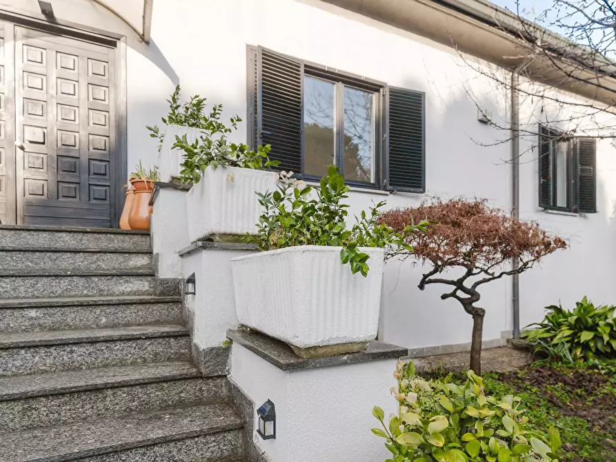 Immagine 3 di Villa in vendita  in Via Cadorna 23 a Legnano