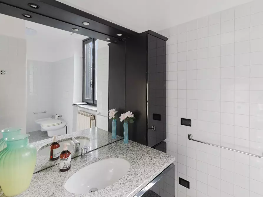 Immagine 36 di Villa in vendita  in Via Cadorna 23 a Legnano