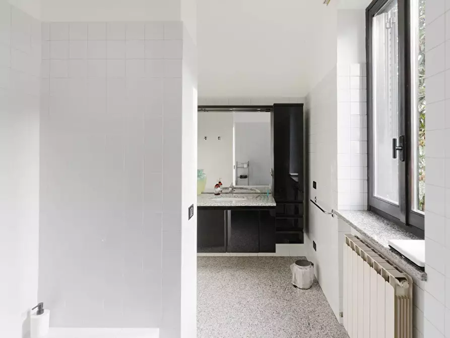 Immagine 38 di Villa in vendita  in Via Cadorna 23 a Legnano