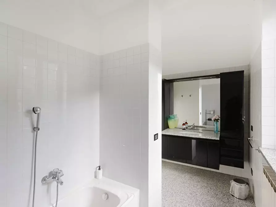 Immagine 39 di Villa in vendita  in Via Cadorna 23 a Legnano