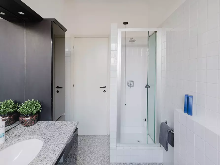 Immagine 43 di Villa in vendita  in Via Cadorna 23 a Legnano