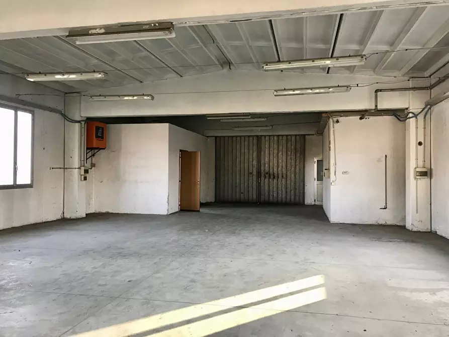 Immagine 3 di Capannone industriale in affitto  in VIA GOZZI 87 a Varese