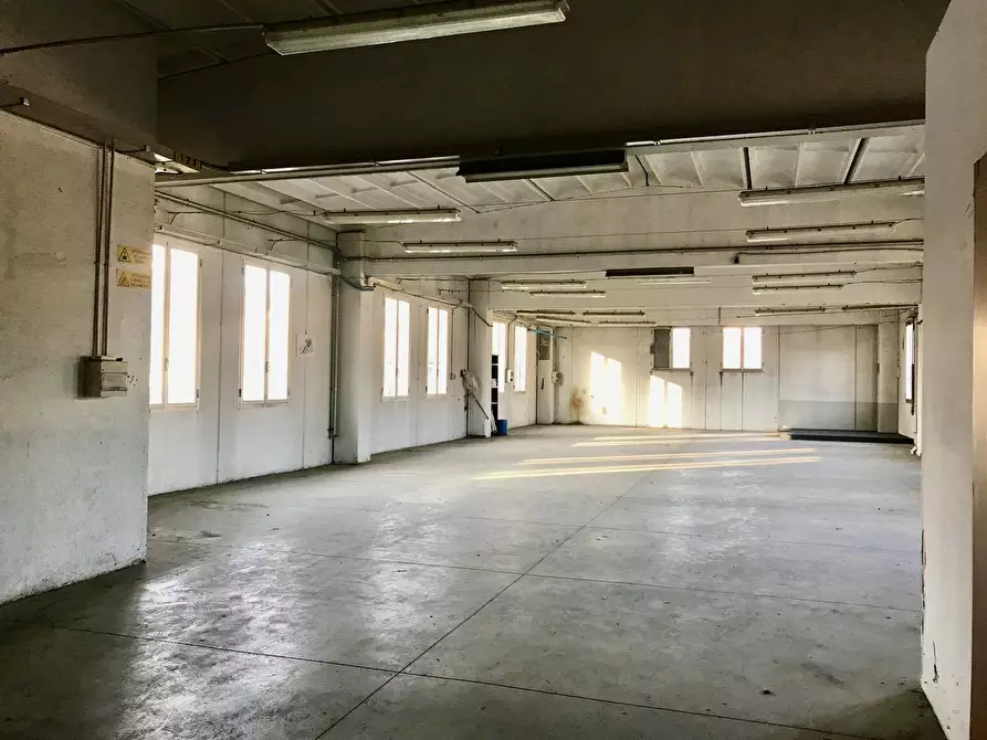 Immagine 5 di Capannone industriale in affitto  in VIA GOZZI 87 a Varese