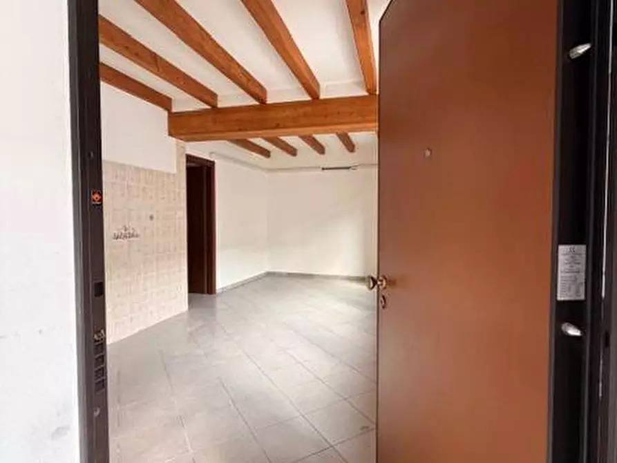 Immagine 12 di Appartamento in affitto  in Via Piave 1 a Barasso