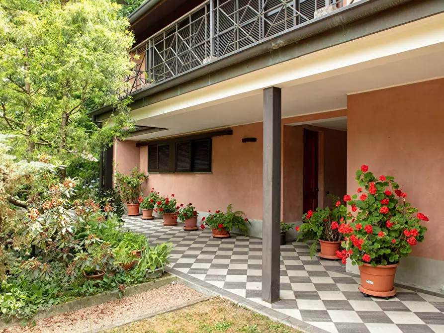 Immagine 2 di Villa in vendita  in Via Baracca 6 a Casorate Sempione