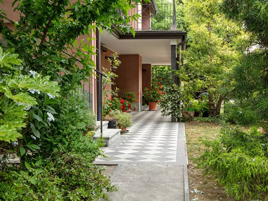 Immagine 3 di Villa in vendita  in Via Baracca 6 a Casorate Sempione