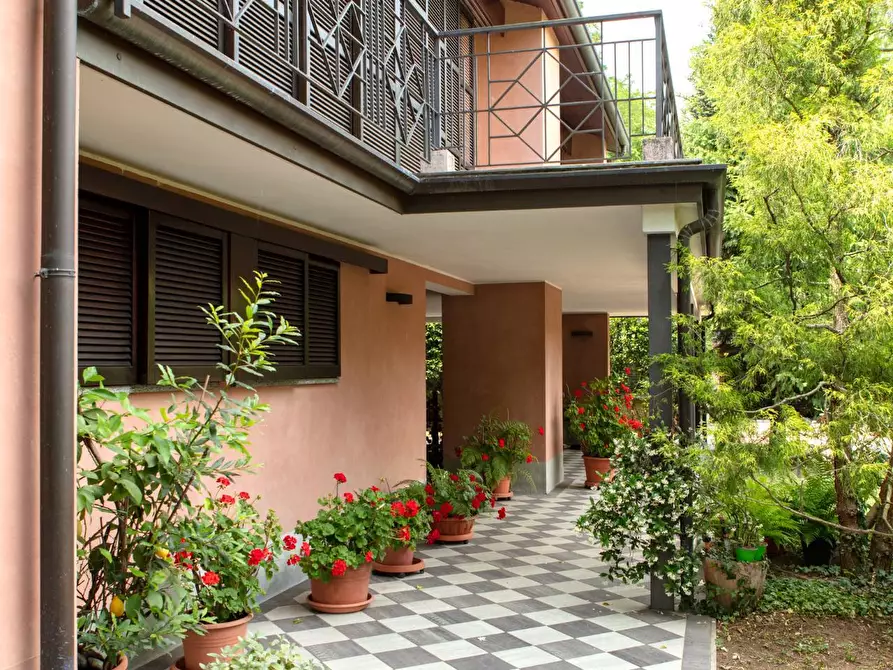 Immagine 5 di Villa in vendita  in Via Baracca 6 a Casorate Sempione