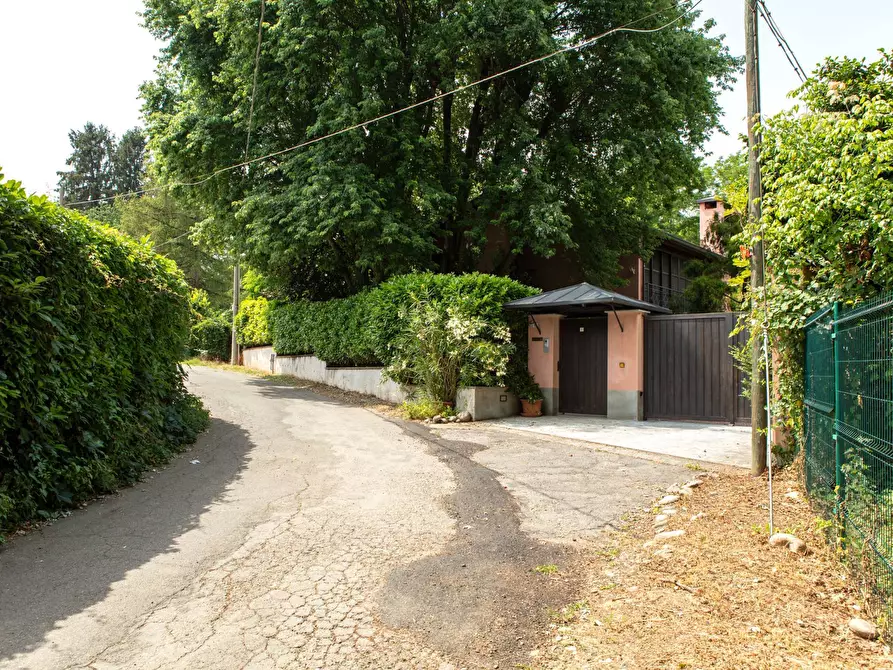 Immagine 10 di Villa in vendita  in Via Baracca 6 a Casorate Sempione