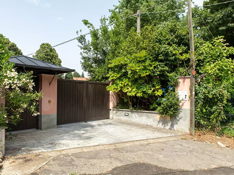 Immagine 11 di Villa in vendita  in Via Baracca 6 a Casorate Sempione