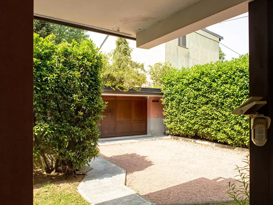 Immagine 12 di Villa in vendita  in Via Baracca 6 a Casorate Sempione