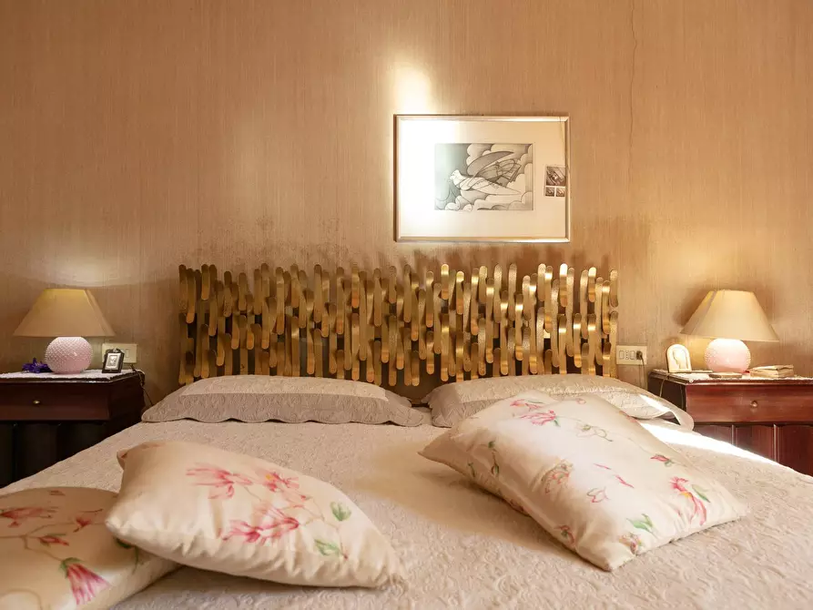 Immagine 15 di Villa in vendita  in Via Baracca 6 a Casorate Sempione