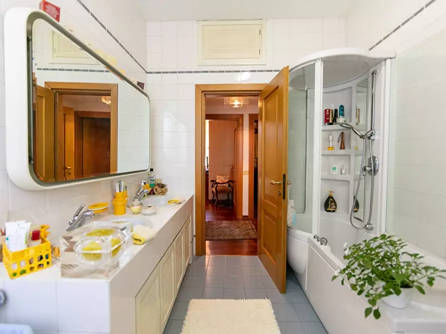 Immagine 27 di Villa in vendita  in Via Baracca 6 a Casorate Sempione