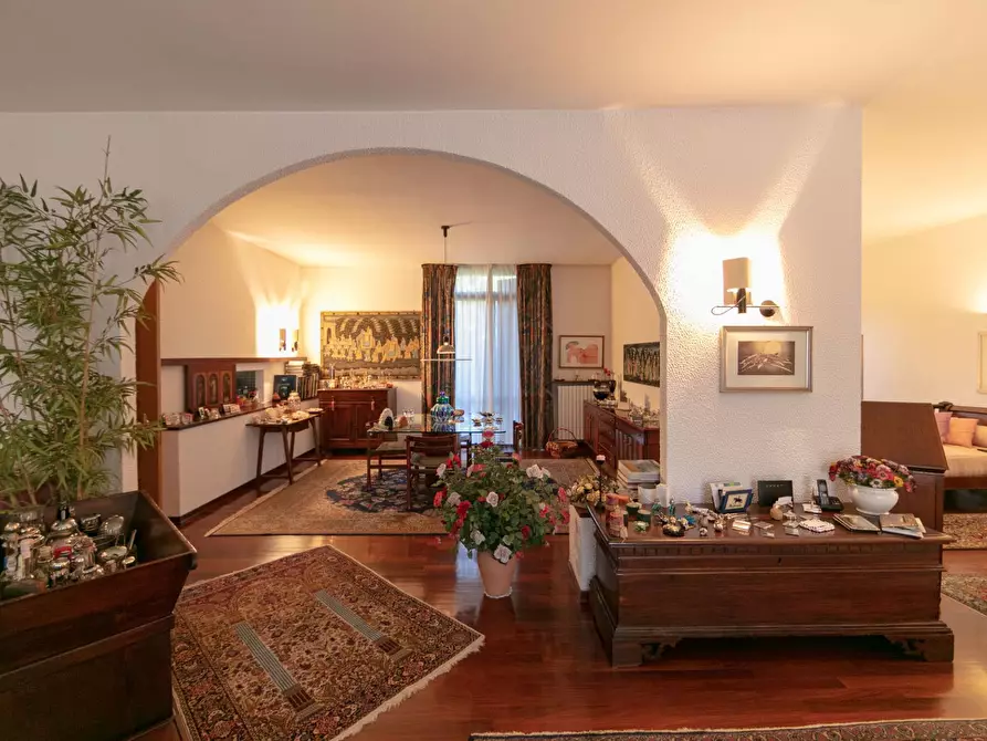 Immagine 30 di Villa in vendita  in Via Baracca 6 a Casorate Sempione