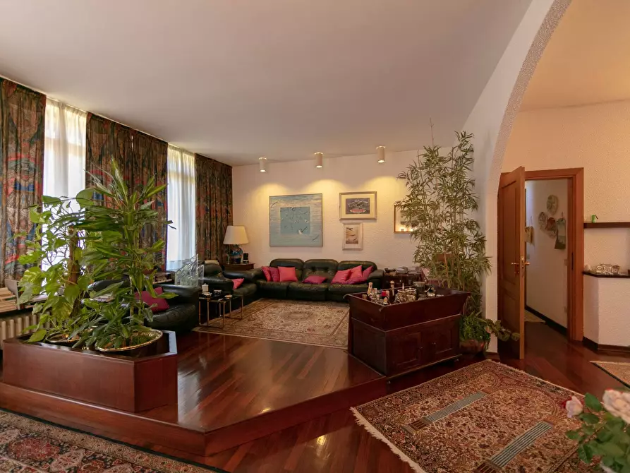 Immagine 31 di Villa in vendita  in Via Baracca 6 a Casorate Sempione