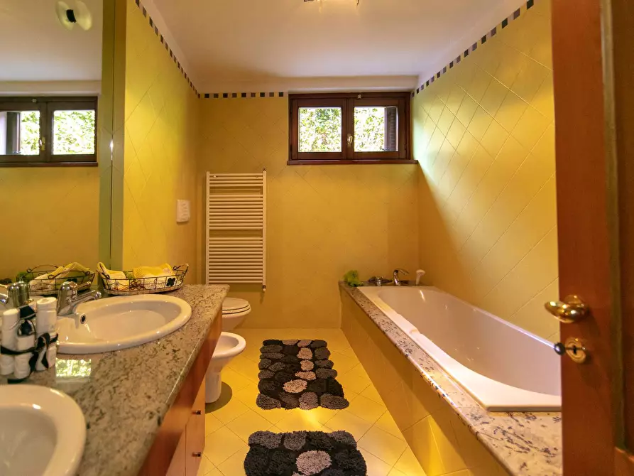 Immagine 35 di Villa in vendita  in Via Baracca 6 a Casorate Sempione