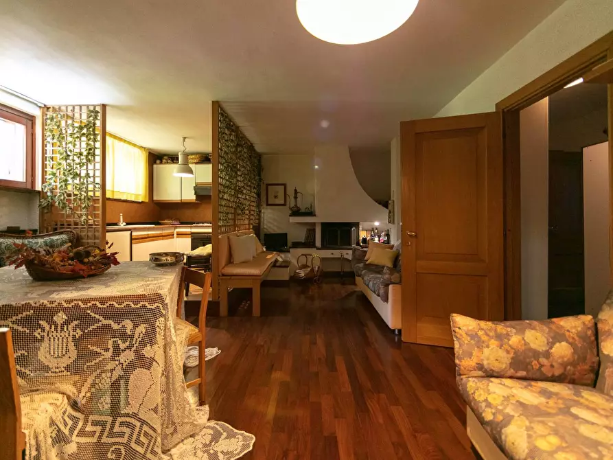 Immagine 36 di Villa in vendita  in Via Baracca 6 a Casorate Sempione