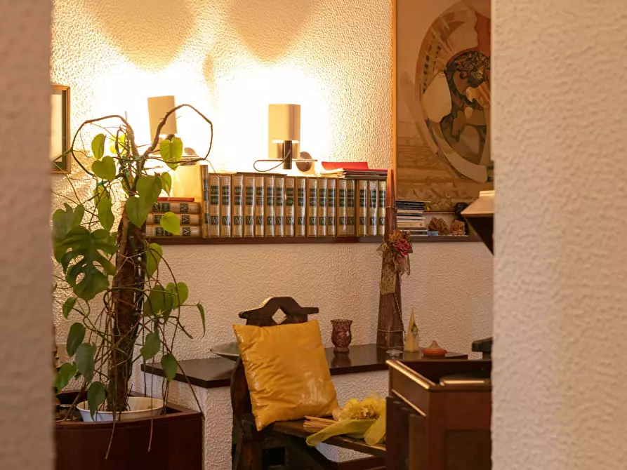 Immagine 38 di Villa in vendita  in Via Baracca 6 a Casorate Sempione