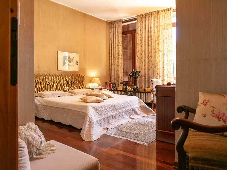 Immagine 13 di Villa in vendita  in Via Baracca 6 a Casorate Sempione