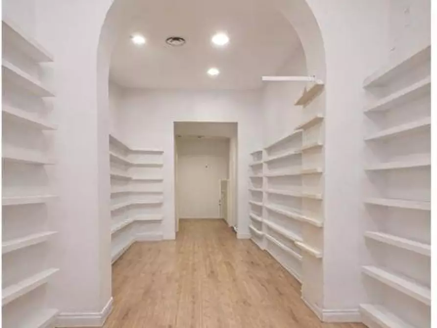 Immagine 5 di Attività commerciale in affitto  in Via Vittorio Veneto 12 a Varese