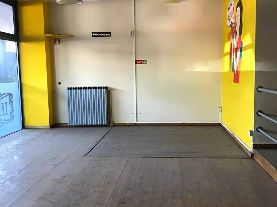 Immagine 11 di Locale commerciale in affitto  in Via Manin 30 a Varese