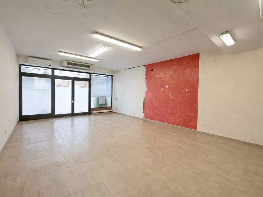 Immagine 5 di Locale commerciale in affitto  in Viale Belforte 178 a Varese