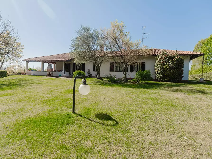 Immagine 18 di Villa in vendita  in VIA ALESSANDRO VOLTA 25 a Carnago