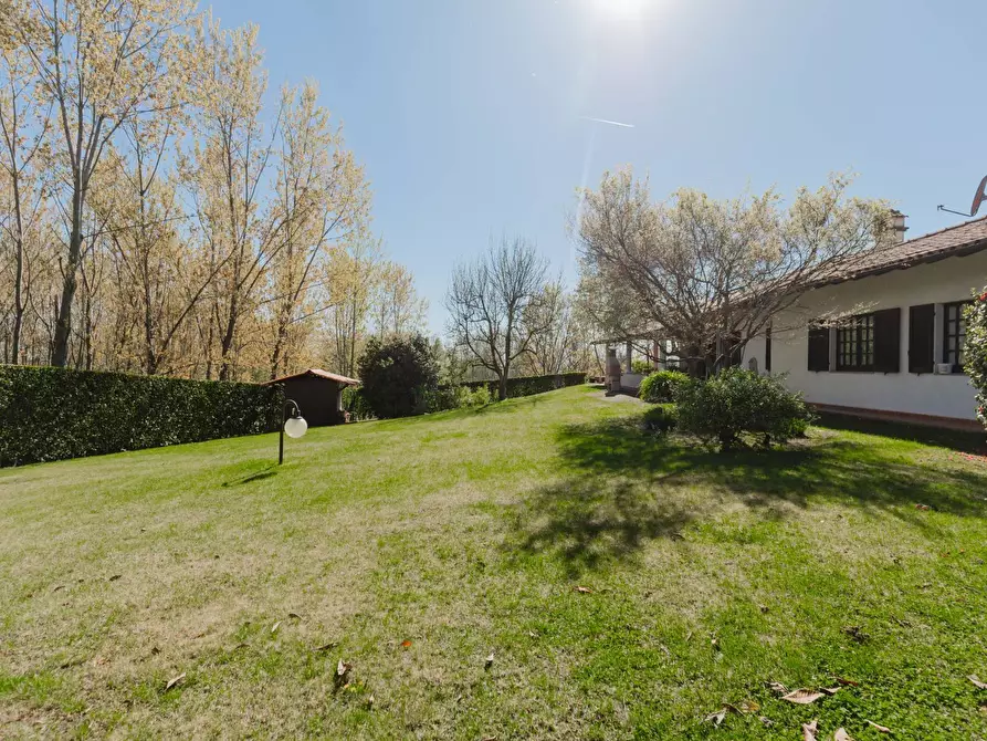 Immagine 17 di Villa in vendita  in VIA ALESSANDRO VOLTA 25 a Carnago