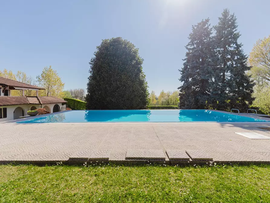 Immagine 11 di Villa in vendita  in VIA ALESSANDRO VOLTA 25 a Carnago