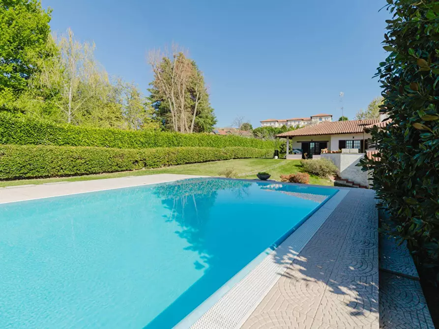 Immagine 9 di Villa in vendita  in VIA ALESSANDRO VOLTA 25 a Carnago