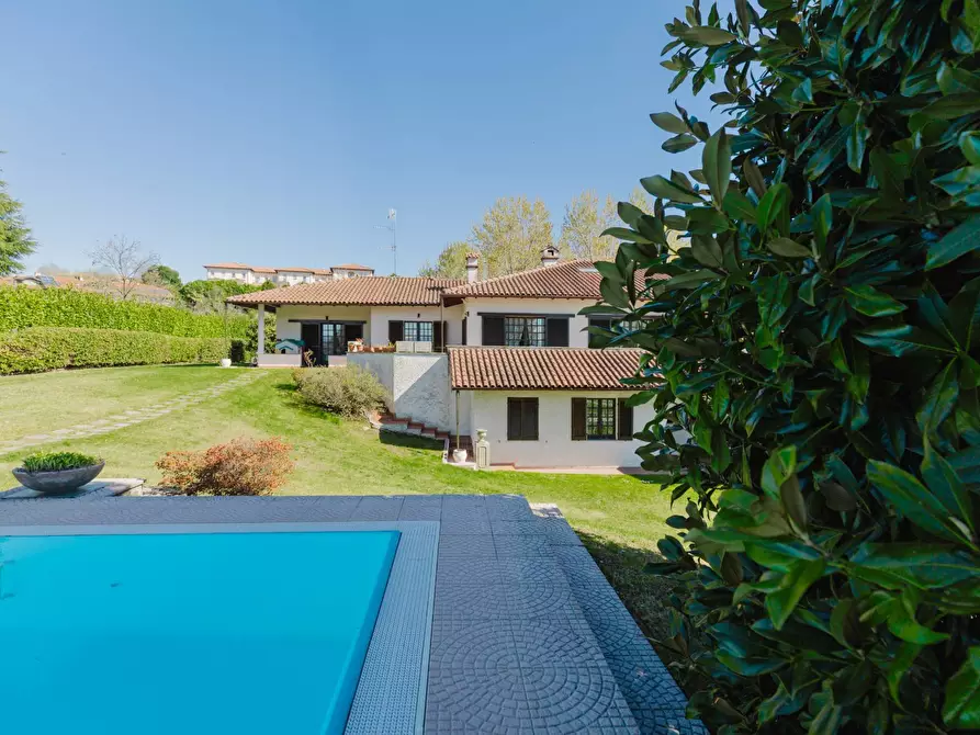 Immagine 8 di Villa in vendita  in VIA ALESSANDRO VOLTA 25 a Carnago