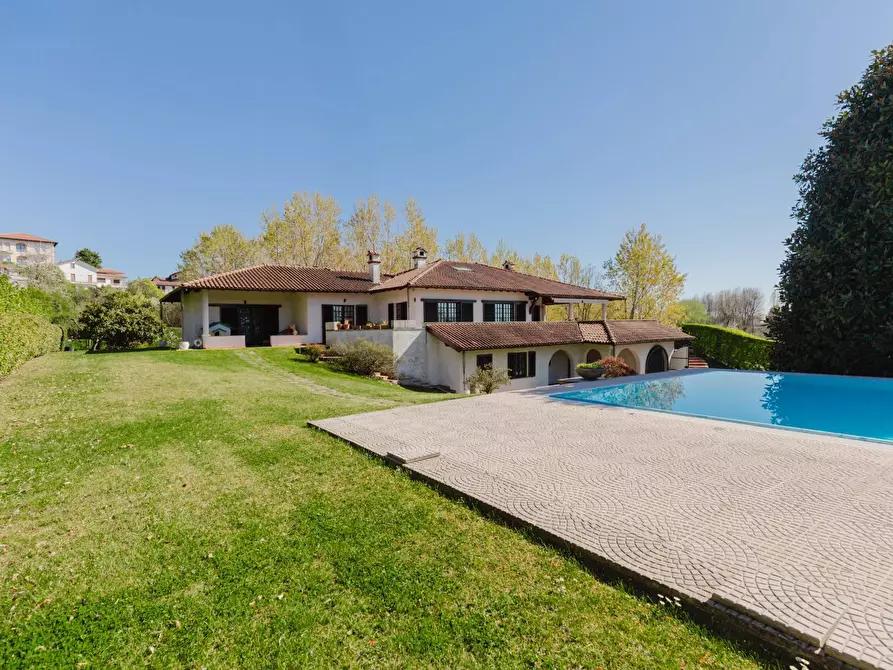 Immagine 7 di Villa in vendita  in VIA ALESSANDRO VOLTA 25 a Carnago