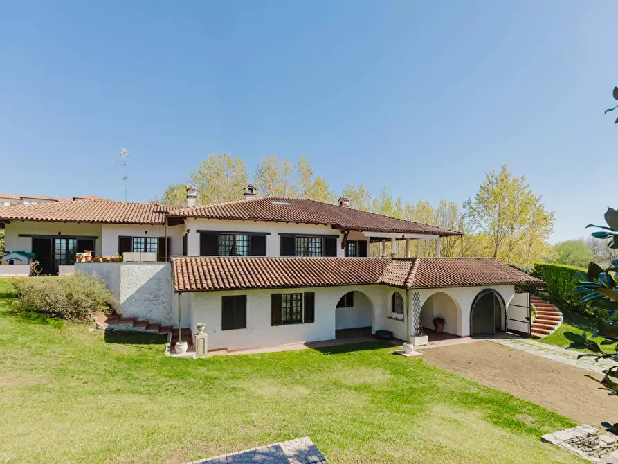 Immagine 6 di Villa in vendita  in VIA ALESSANDRO VOLTA 25 a Carnago