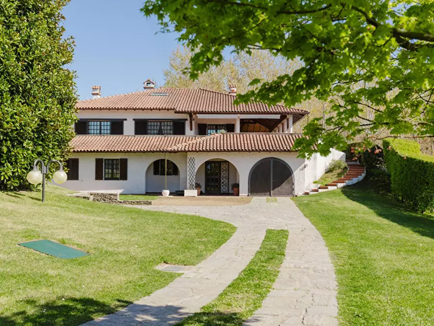 Immagine 3 di Villa in vendita  in VIA ALESSANDRO VOLTA 25 a Carnago