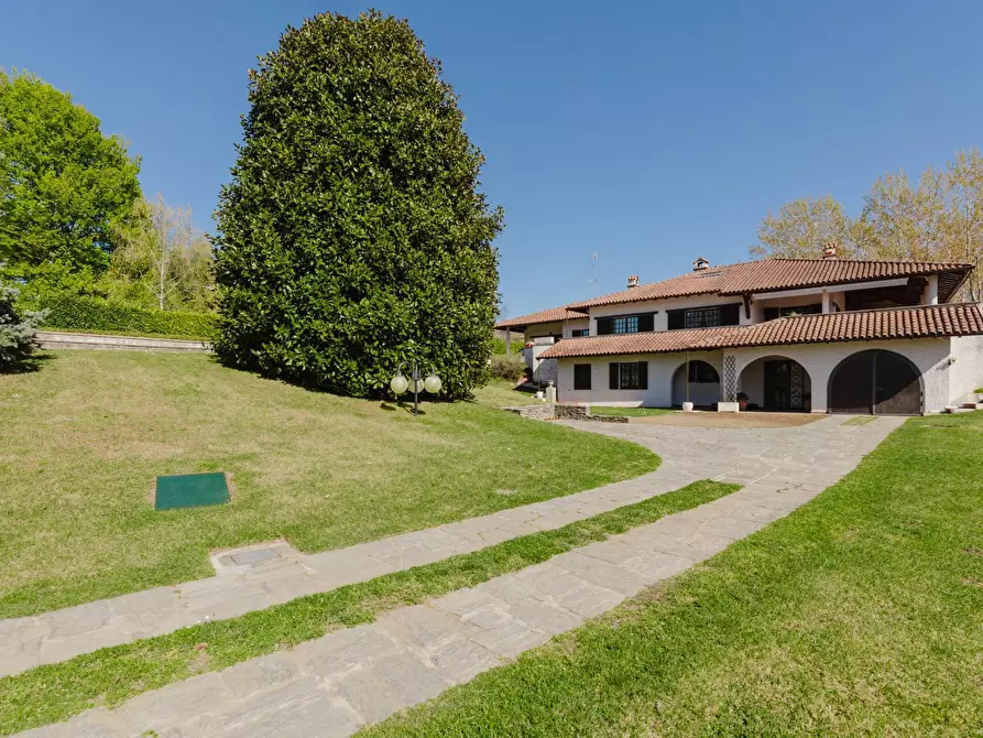 Immagine 2 di Villa in vendita  in VIA ALESSANDRO VOLTA 25 a Carnago