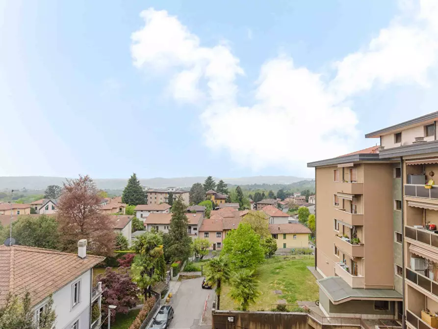 Immagine 1 di Appartamento in vendita  in via carlo poma 4 a Varese