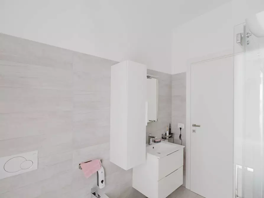 Immagine 23 di Appartamento in vendita  in via carlo poma 4 a Varese