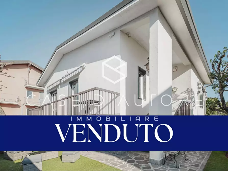 Immagine 1 di Villa in vendita  in Via San Martino 9 a Cuggiono