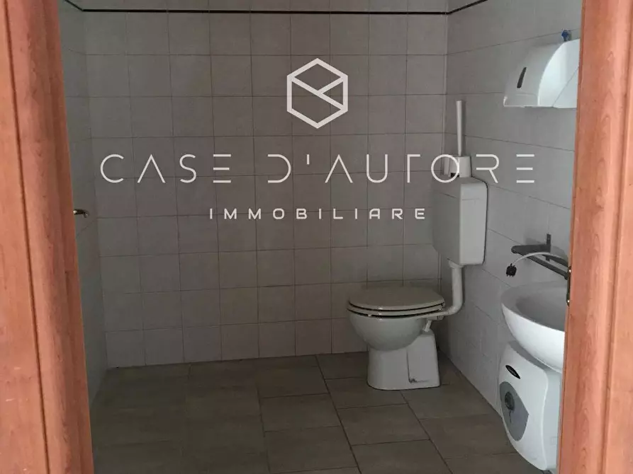 Immagine 10 di Locale commerciale in affitto  in Viale Belforte 178 a Varese