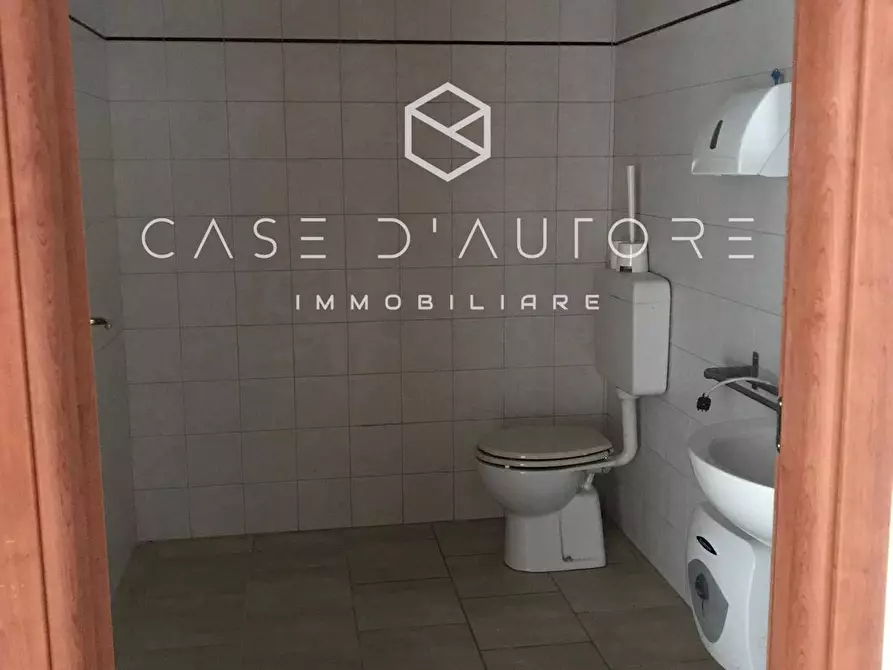 Immagine 11 di Locale commerciale in affitto  in Viale Belforte 178 a Varese
