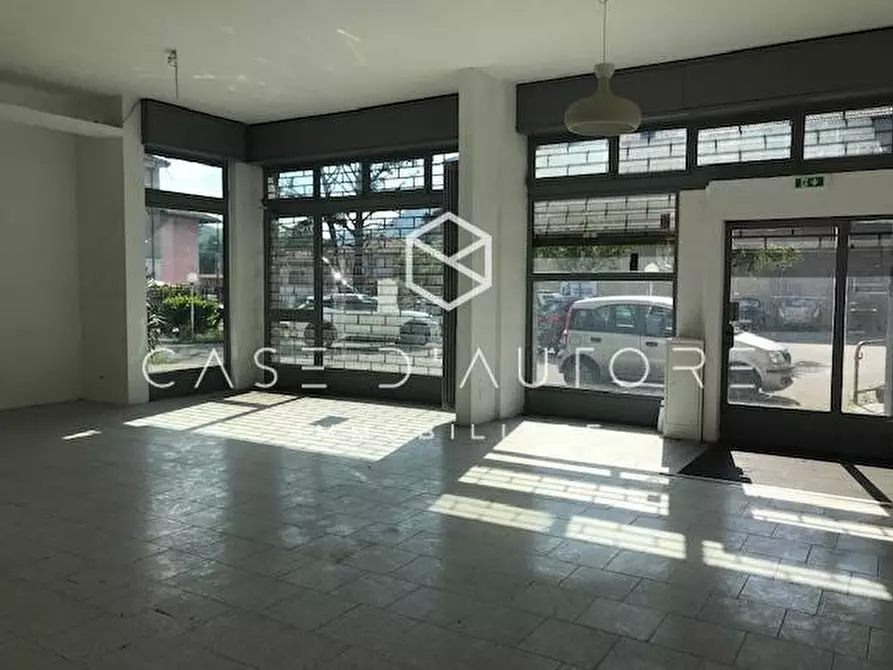 Immagine 9 di Locale commerciale in vendita  in Via Valcuvia 27 a Cittiglio